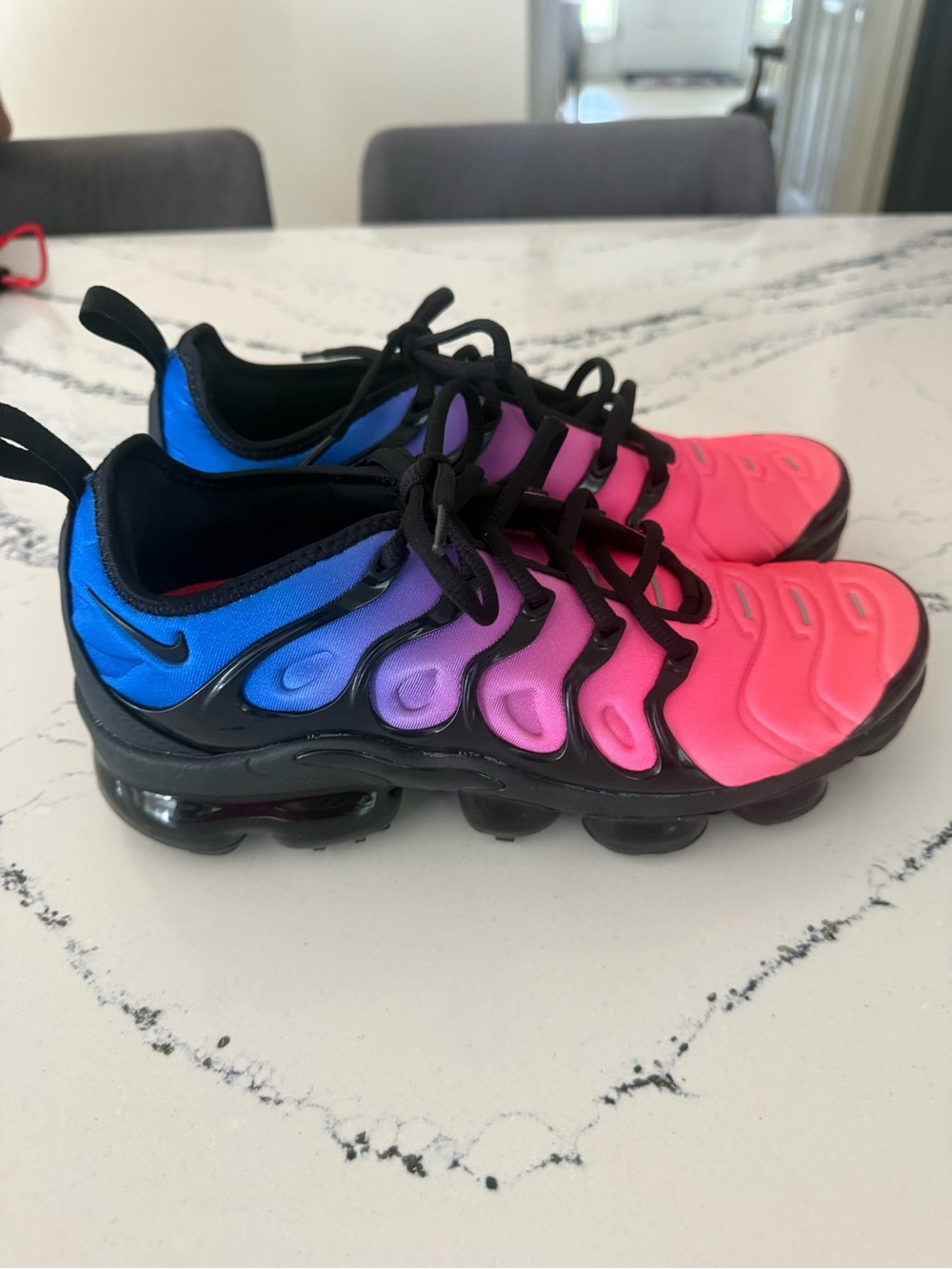 Nike Women’s Pink to Purple Gradient VaporMax Sneakers - Picture 4 of 8
